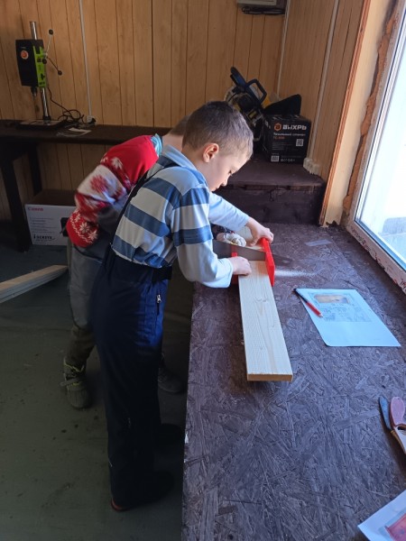 В столярной мастерской Максимовского храма начали делать скворечники