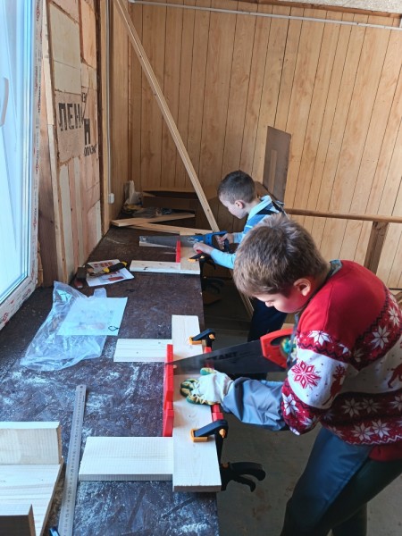 В столярной мастерской Максимовского храма начали делать скворечники