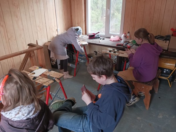 Скоречники вокруг Максимовского храма