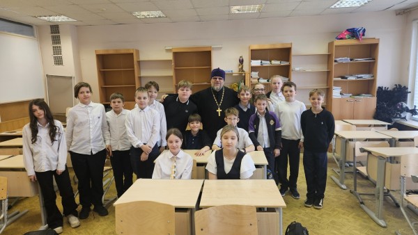 Пасхальные встречи священника со школьниками в учебных заведениях Красногорского округа