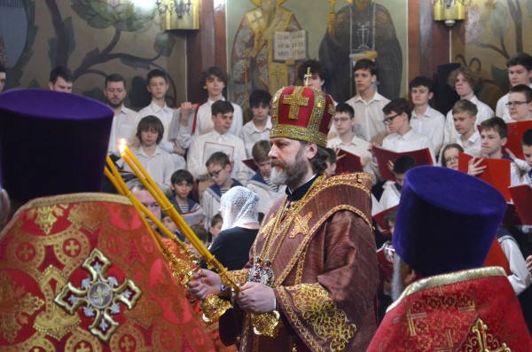 Архиерейское богослужение в Успенском храме Красногорска