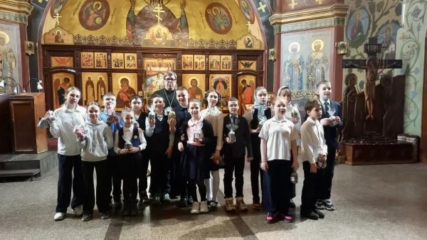 Учителя и ученики Лицея № 4 посетили Успенский храм г. Красногорска