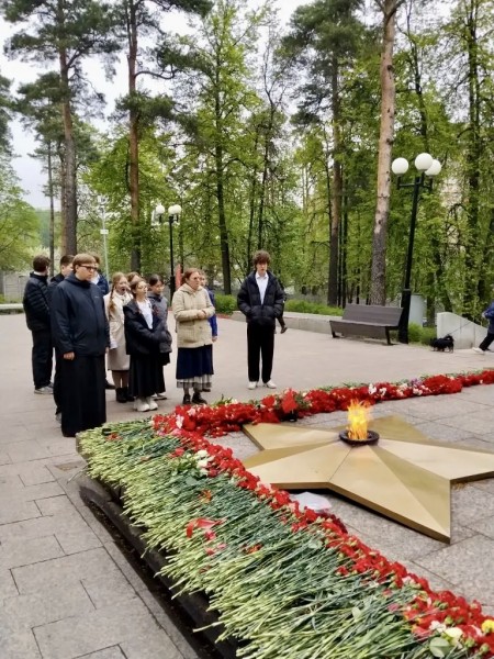 Участие ДЦМШ в акции «Ваш Подвиг в наших сердцах» на Красной горке