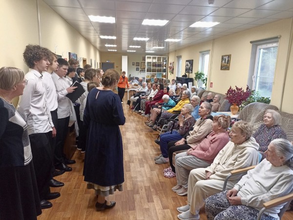 Участие ДЦМШ в акции «Ваш Подвиг в наших сердцах» в доме престарелых «Доброта»