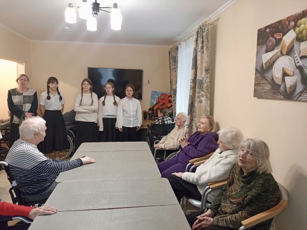 Участие ДЦМШ в акции «Ваш Подвиг в наших сердцах» в доме престарелых «Доброта»