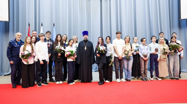 Вручение паспортов юным красногорцам