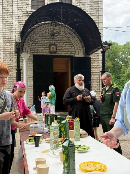 Семейный пикник и музыкальные посиделки в Данииловском храме завершили учебный год и открыли Всероссийскую неделю семьи
